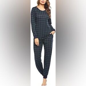 NWT EKOUAER Woman’s pajama set in Navy and green plaid